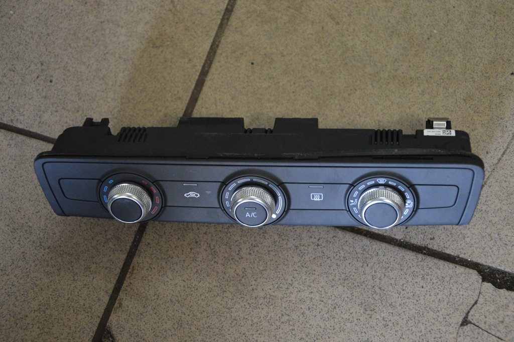 фото №1, Audi q2 панель обдув 8v0820047f