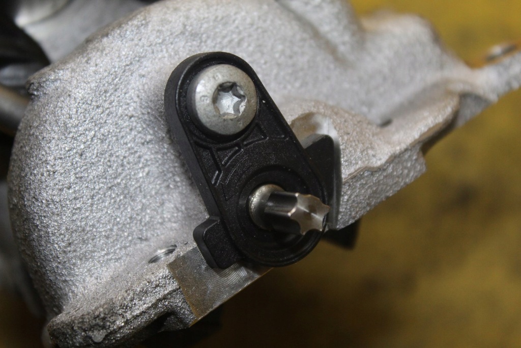 фото №9, Основание насоса wody vw polo vi 1.0 mpi dfn