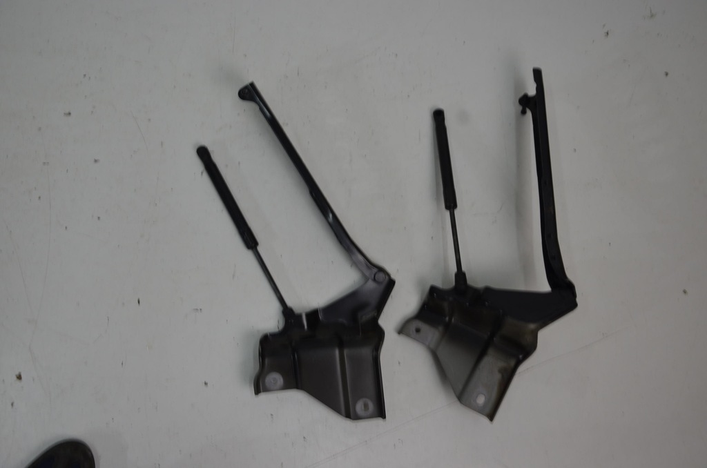 фото №1, Audi оригинальный номер 4h0823301d петля капот