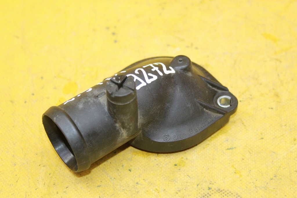 фото №1, Корпус термостата vw crafter 2.5 tdi 076121121c