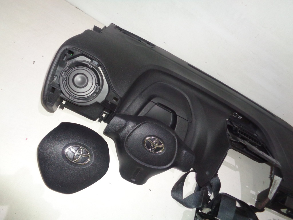 фото №2, Toyota aygo приборная панель консоль подушка безопасности ремни комплект