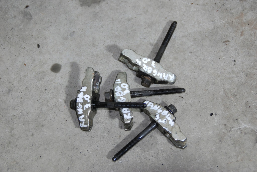 фото №1, Ford ranger 3,0 2,5 tdci 2007 кронштейн впрыска