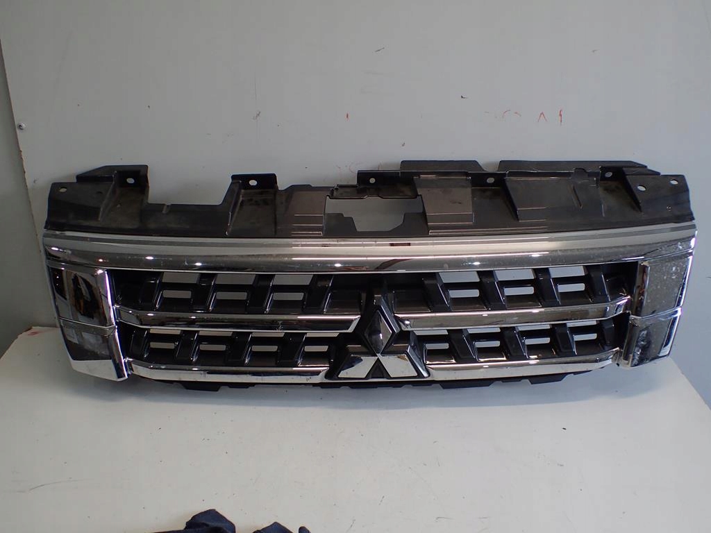 фото №1, Решётка радиатора mitsubishi pajero iv lift 15-