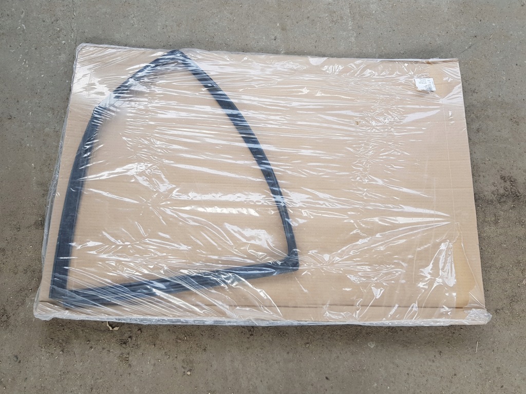 фото №1, Audi q7 прокладка стекло дверь задняя левая nowa oem