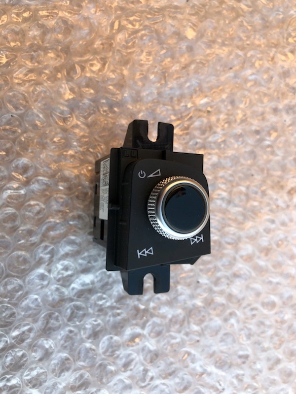 фото №1, Audi a4 b9 ручка кнопка громкость 8w1919616