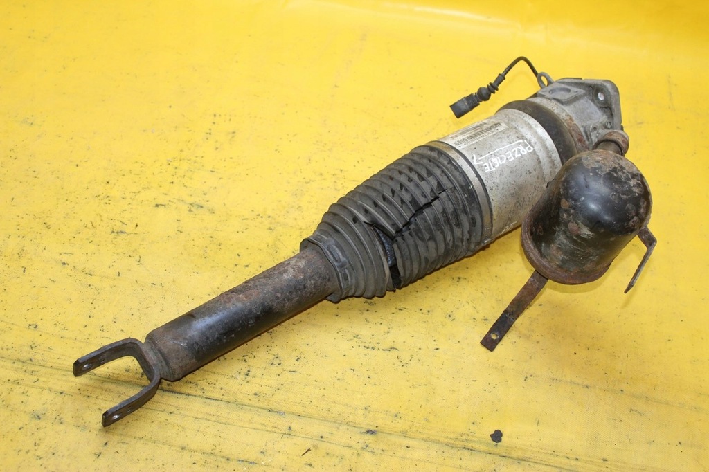 фото №1, Амортизатор правый задняя a8 d3 4.0tdi 4e0616002e