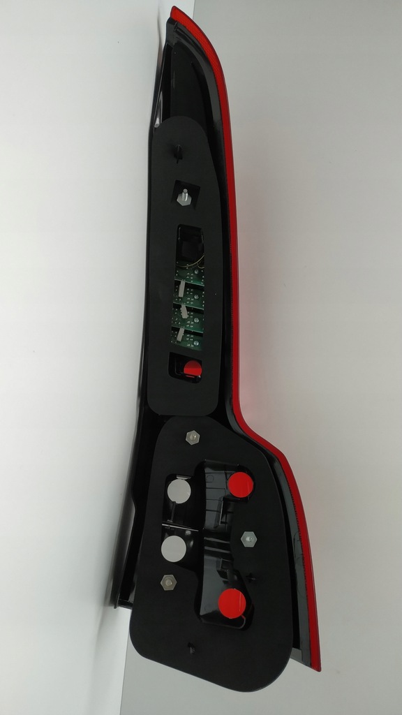 фото №2, Volvo v50 2007- лампа задняя левая led magneti marelli