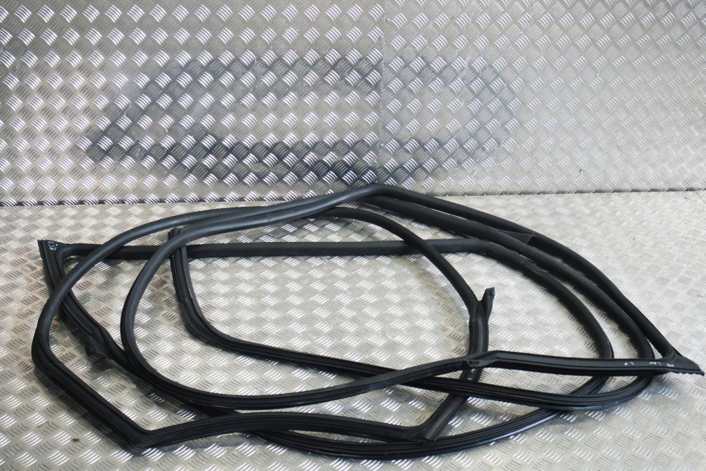 фото №1, Прокладка уплотнители дверь maserati levante 1