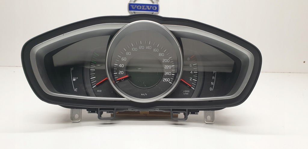 фото №1, Volvo v40 xc40 счетчик приборы 31453100