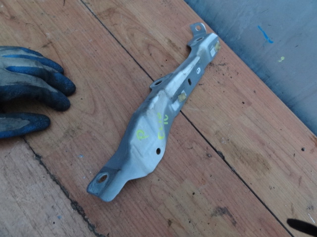 фото №1, Renault clio iv 2014 кронштейн крыла правый перед