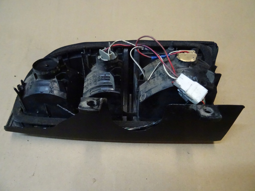 фото №8, Land cruiser 90 95 лампа левый задняя левая w крыло