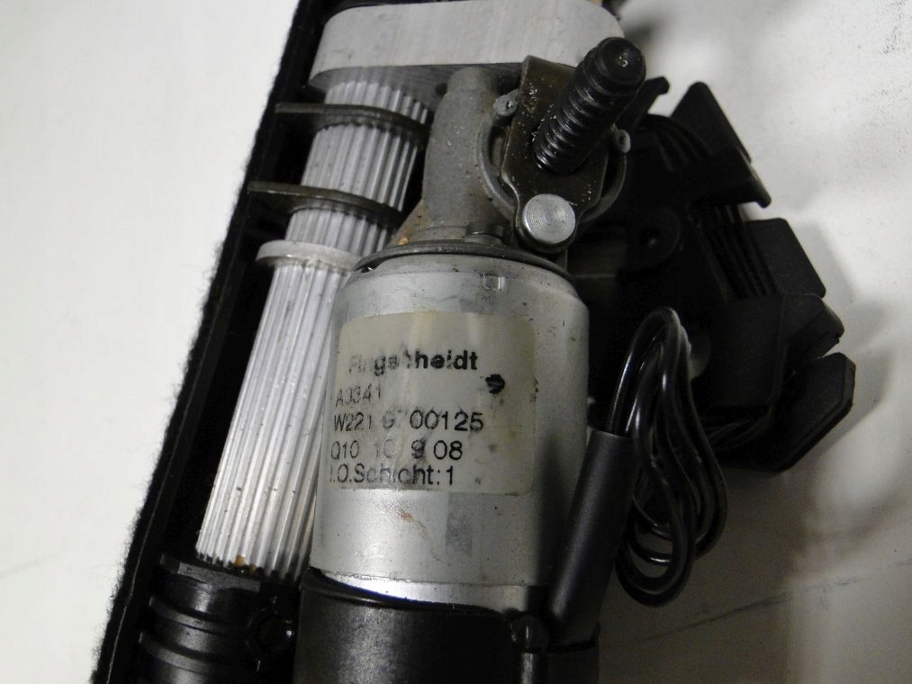 фото №5, Mercedes s klasa w221 моторчик регулювання підголівник