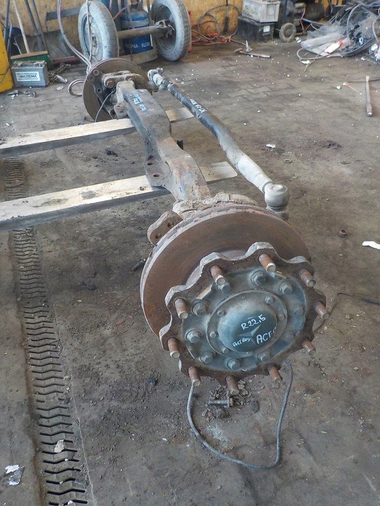 фото №8, Actros 1840 10 шпилька балка подвеска перед