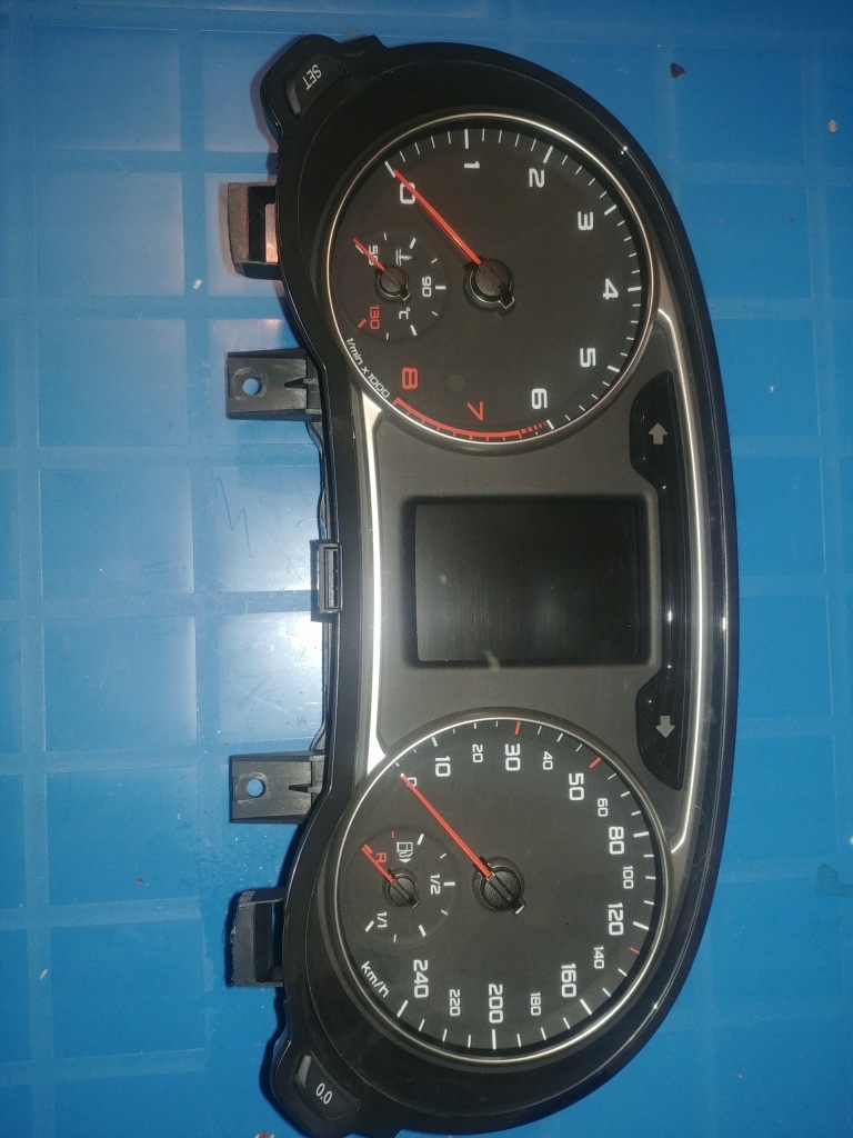 фото №1, Audi a1 счетчик приборы 8x0920930 c