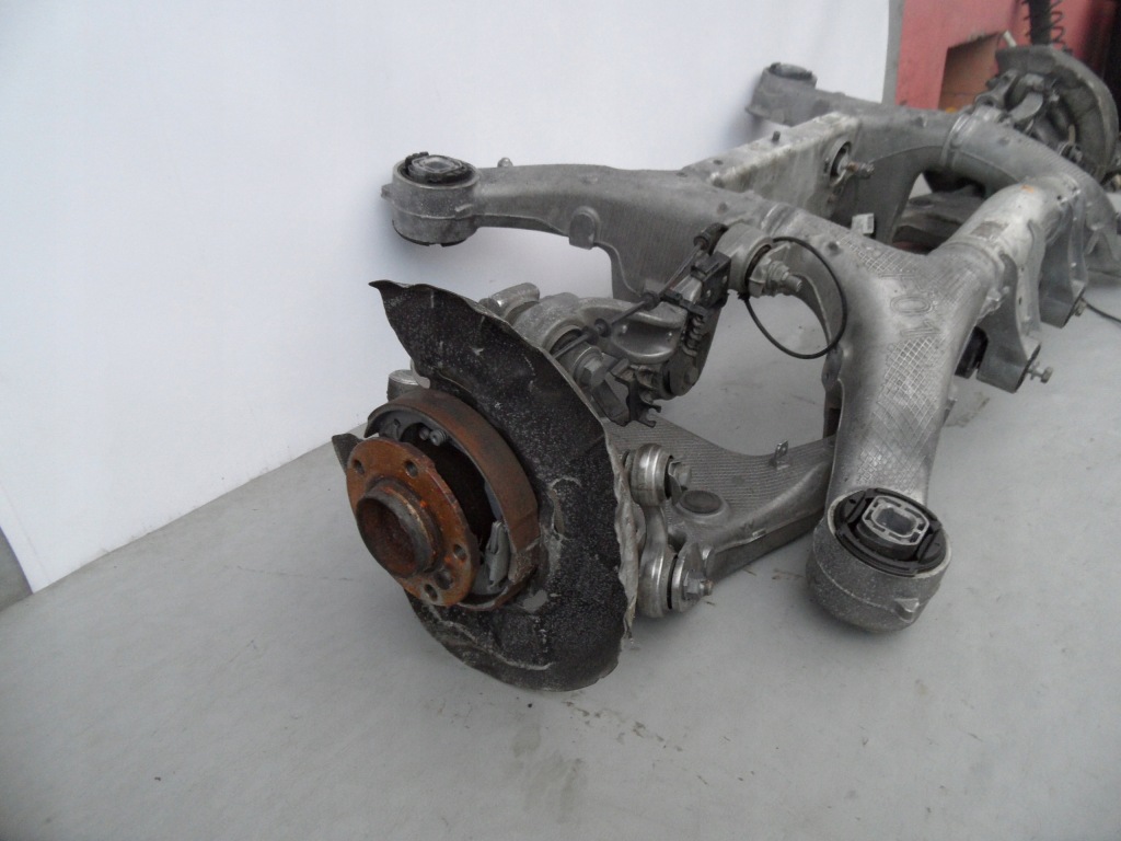 фото №1, Подвеска правый задняя рычаг поворотный кулак bmw 7 f01