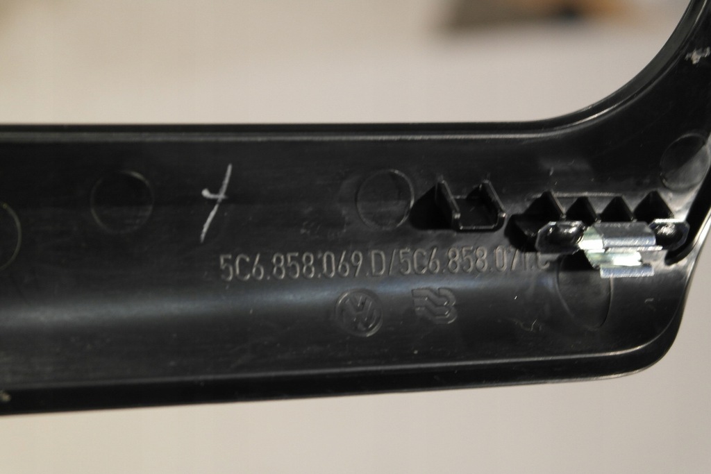 фото №2, Vw jetta 5c6 рамка середня na панель радіо