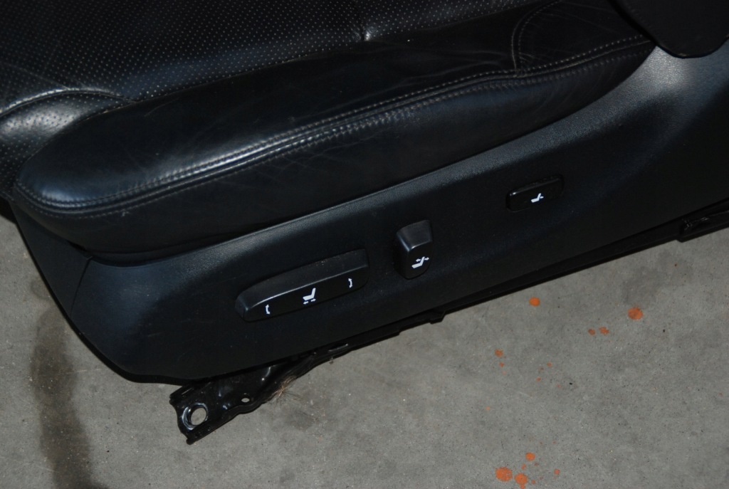 Lexus is 2 сиденье p / l кожа черная 06-13r Недорого