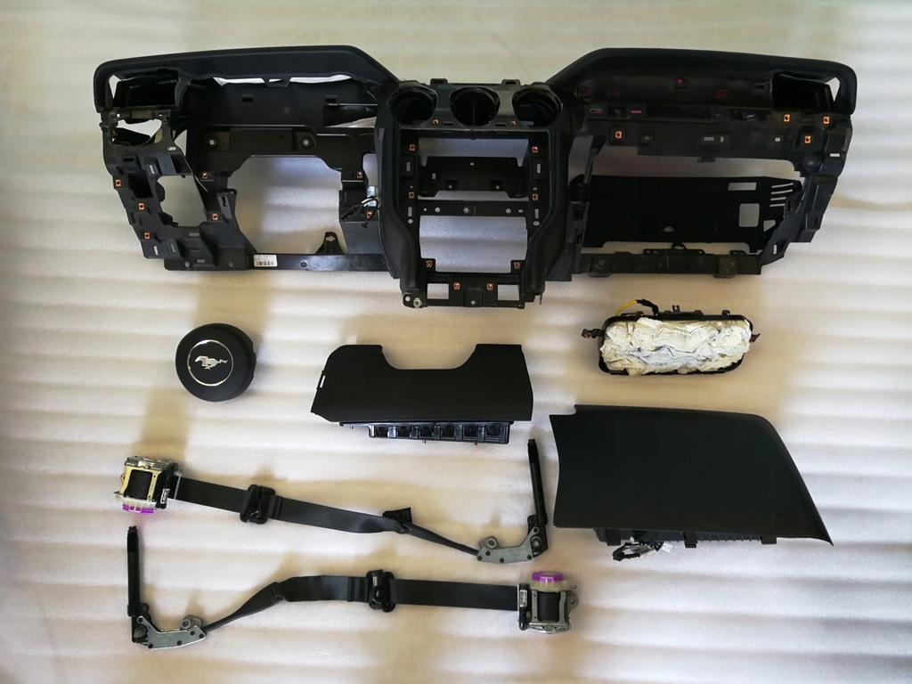 фото №1, Ford mustang приборная панель консоль приборная панель подушки безопасности подушка безопасности