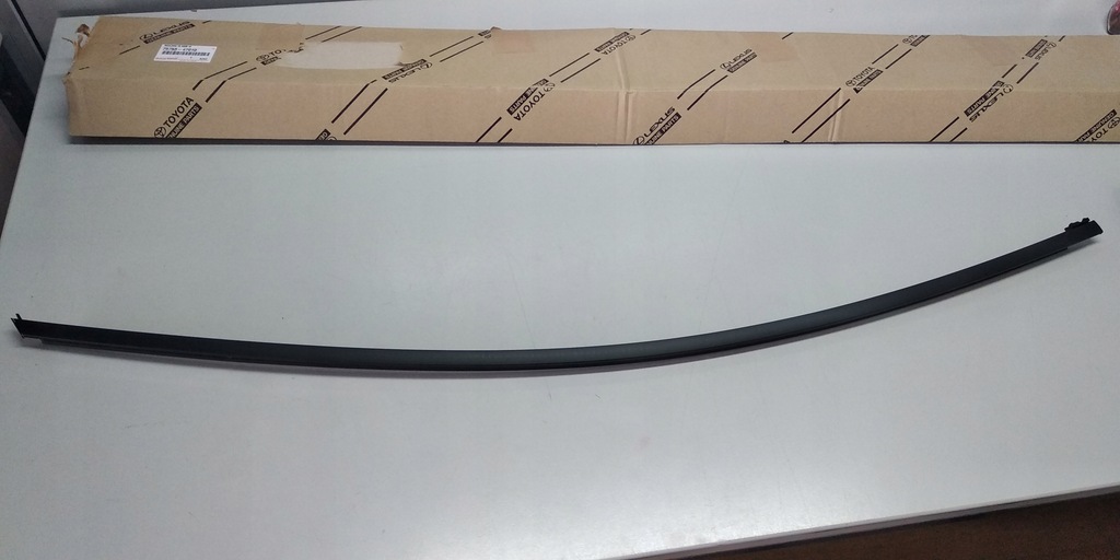 фото №1, Toyota prius 2015- права верхній молдинг двері перед