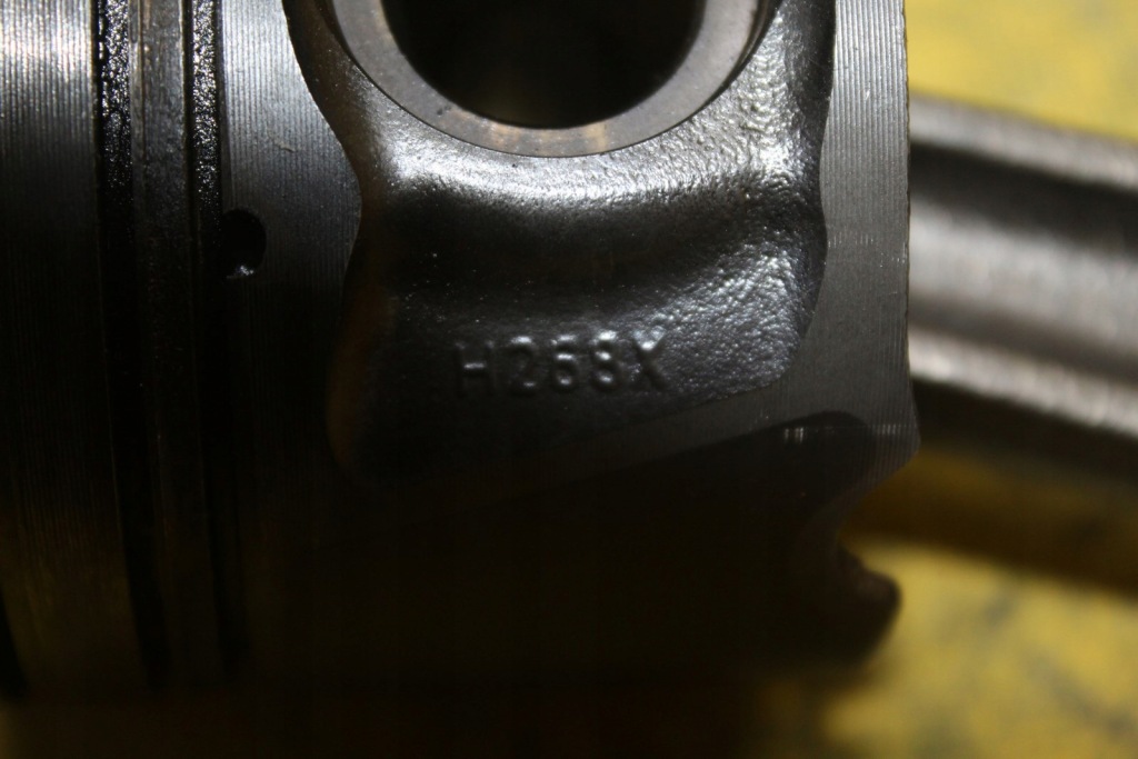 Поршень шатун range rover jaguar 276dt 2.7d 5r8q-ac h268x в Україні