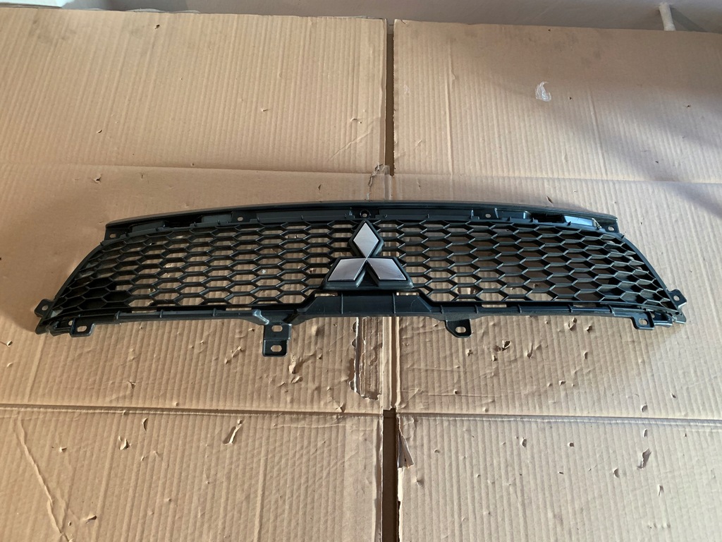 фото №1, Mitsubishi outlander 10-13 решётка радиатора