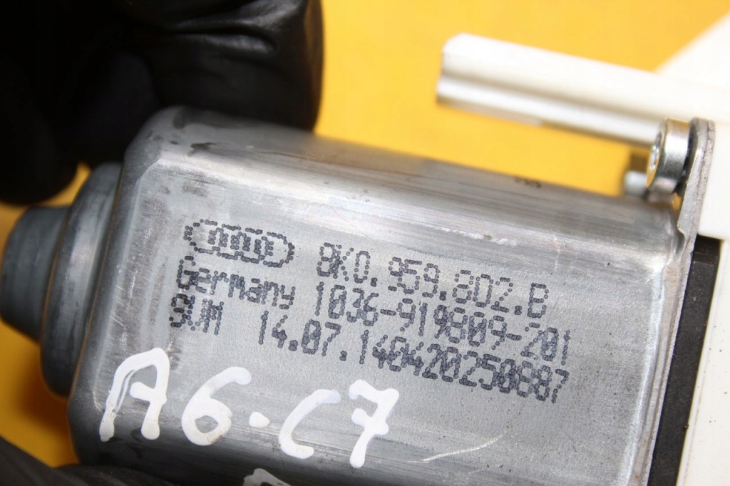 Моторчик стекло правый перед a6 c7 sedan 8k0959802b в Украине