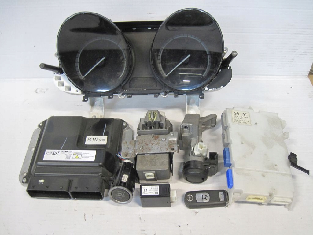 фото №1, Mazda 3 bl 09 набір do запуск бортовий комп'ютер keyless r2ak18881j