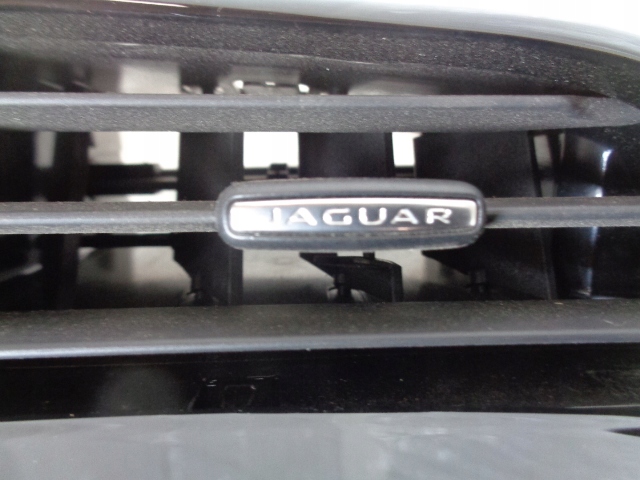 фото №3, Jaguar xe середня решітка обдув gx73-014l21-b