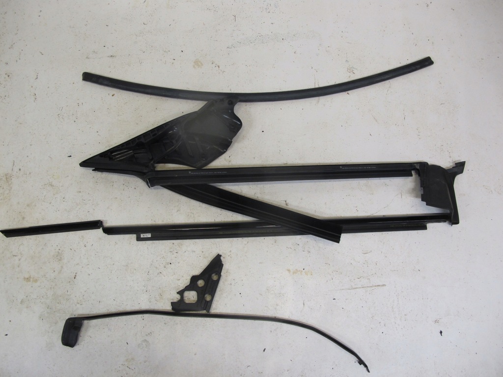 фото №1, Накладки уплотнители дверь правый перед bmw g32