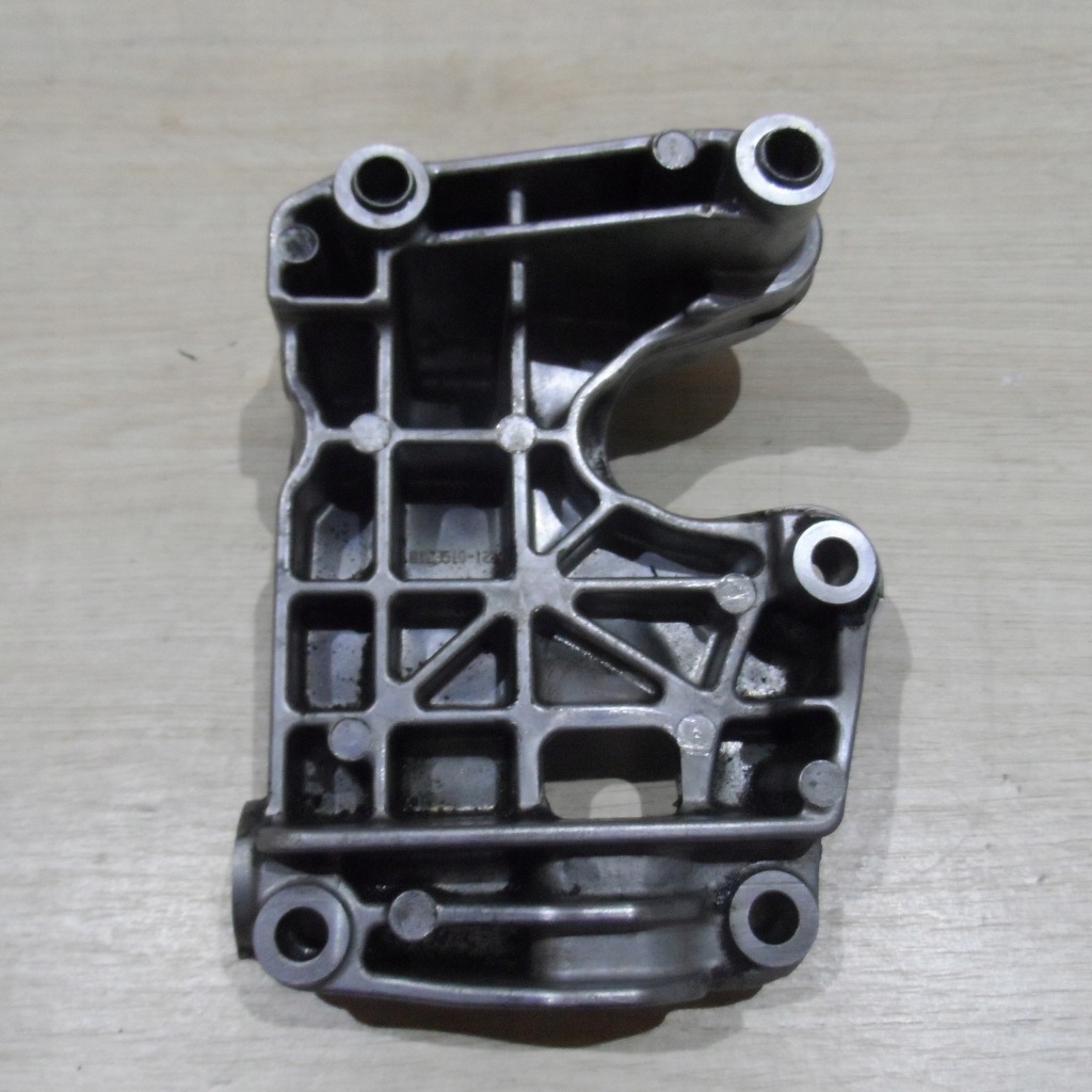 Кронштейн кронштейн двигуна генератора audi a5 4.2 fsi Зі Шроту