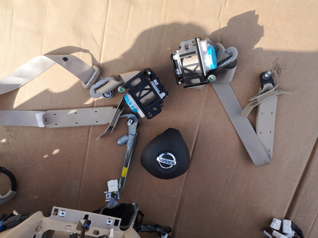 фото №14, Nissan x-trail t32 консоль aibag ремни комплект