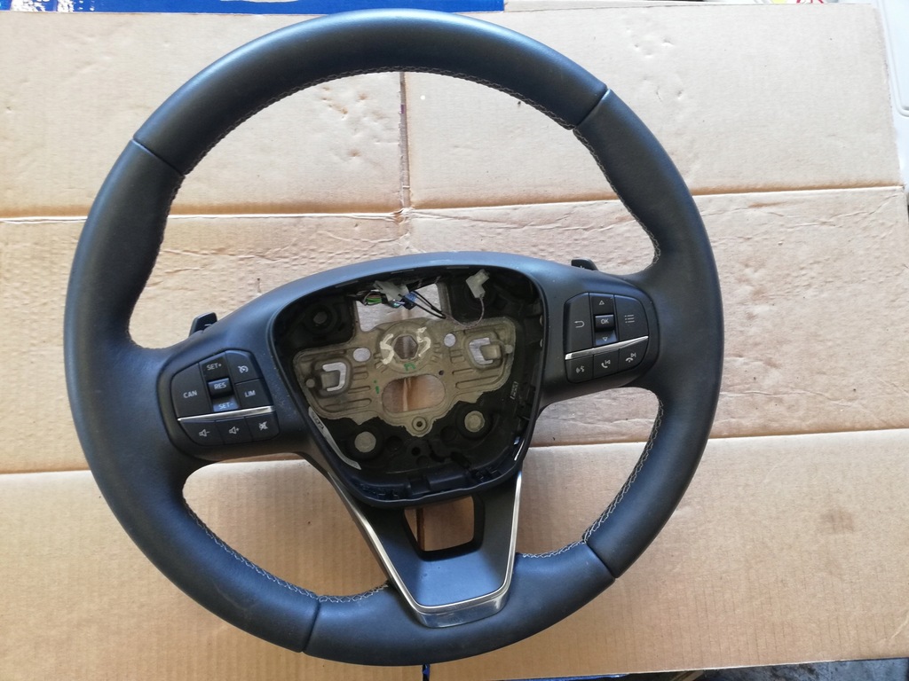 фото №1, Ford fiesta mk8 воздуховод кожа лепестки переключения автоматическая коробка передач