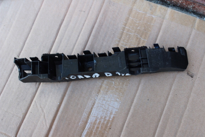 Купити Opel оригінальний номер 39002837 напрямна бампер