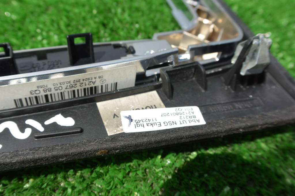 фото №8, Панель рамка домкрата mercedes e-klasa w212 classik