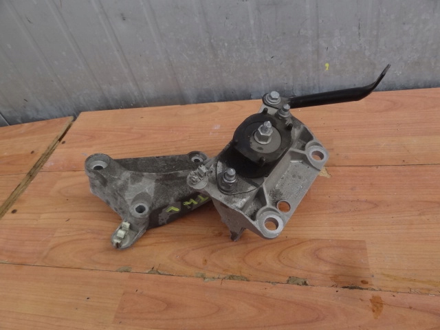 Купить Renault twingo iii 15 0,9tce подушка коробки кронштейн