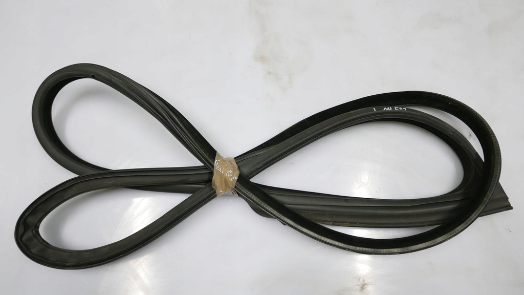 фото №1, Bmw f32 левая прокладка дверь левых 7279741