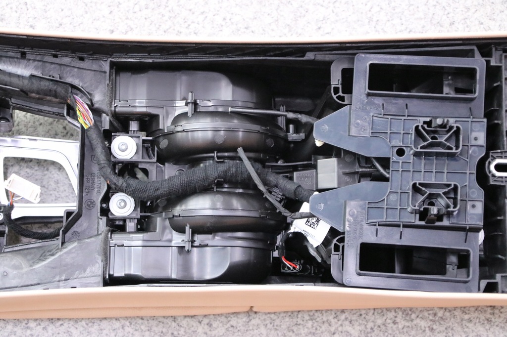 фото №9, Bmw g11 g12 - туннель подлокотник canberrabeige