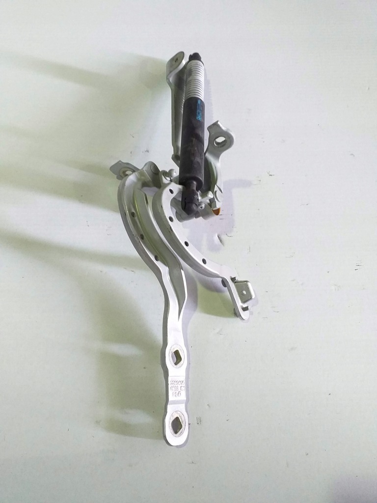 фото №1, Bmw g31 петля кришки багажника правий 7390414