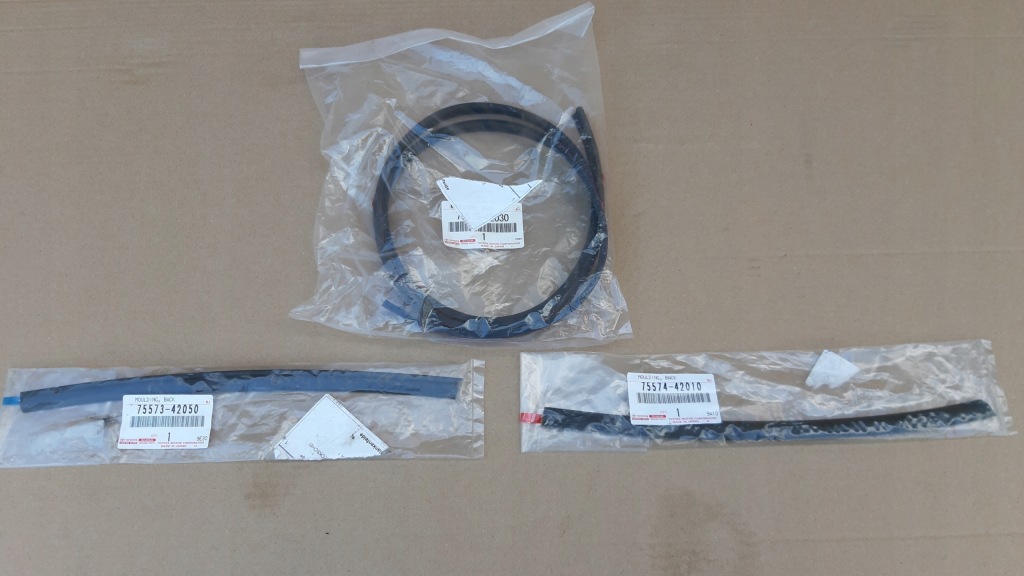 фото №1, Toyota rav4 13- прокладка стекло крышки багажника