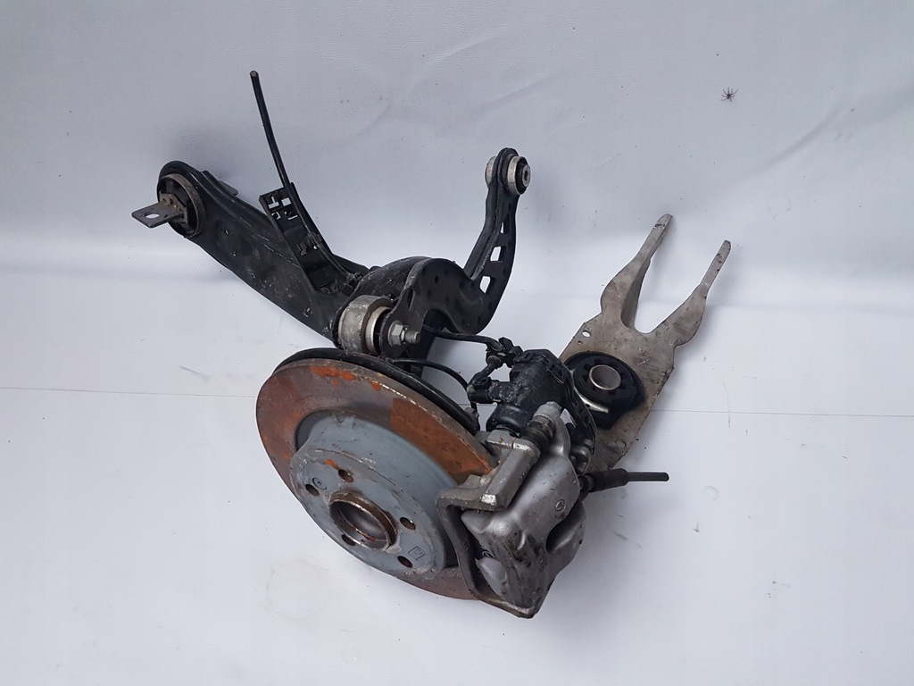 фото №1, Mercedes w117 cla поворотный кулак рычаг ступица задняя l