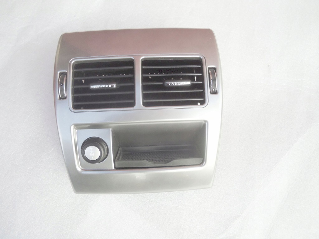 фото №1, Решётка обдув пепельница jaguar оригинальный номер ax23-67846-a