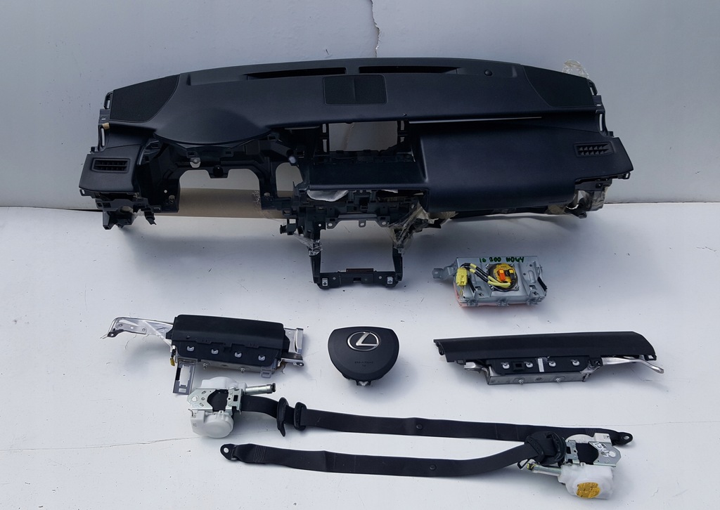 фото №1, Lexus is 250 приборная панель консоль подушка безопасности подушки безопасности ремни оригинал демонтаж