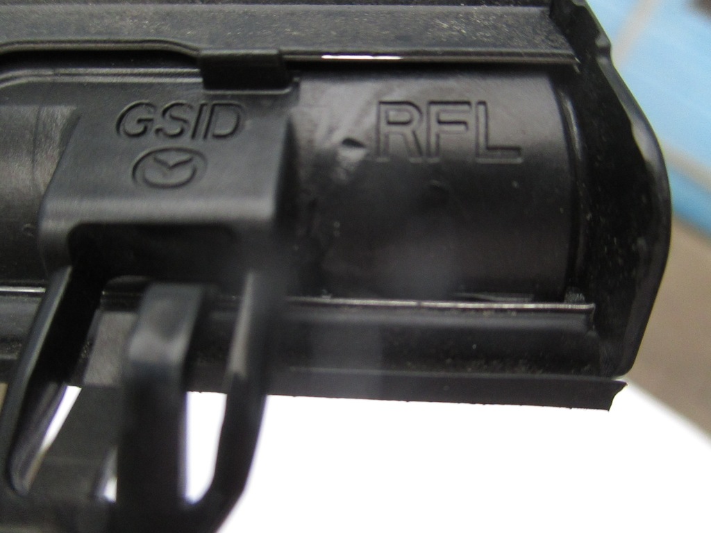 фото №5, Mazda 6 молдинг уплотнитель левая задняя hb