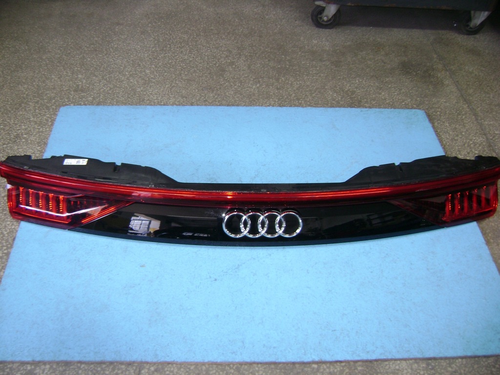 фото №1, Лампа задняя накладка audi q8