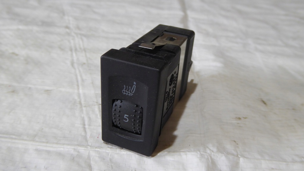 фото №1, Перемикач підігрів сидінь правий vw passat b5 lift