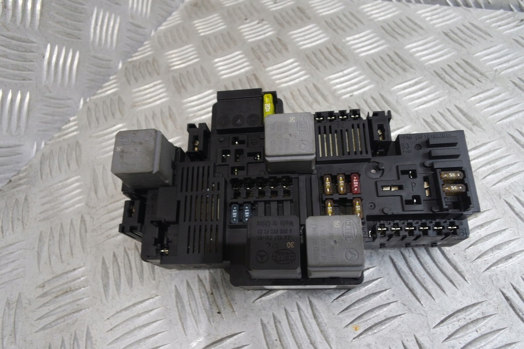 фото №1, Mercedes w213 коробка запобіжників 2139062202`