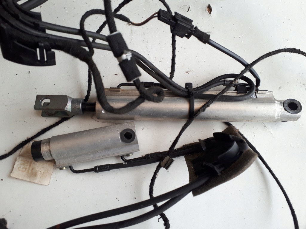 фото №1, Opel astra iii cabrio амортизаторы крышки