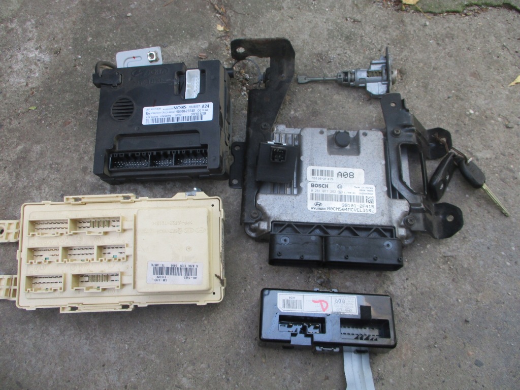 фото №1, Santa fe ii 4x4 2.0 crdi бортовой компьютер 39101-2f415