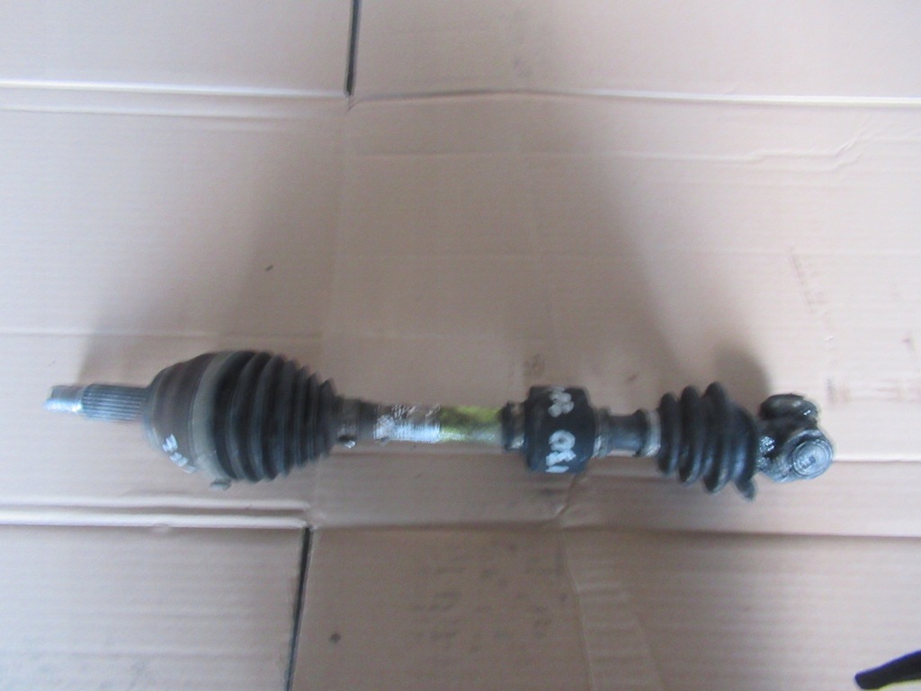 фото №1, Hyundai i30 iii 2016 - приводной вал левая