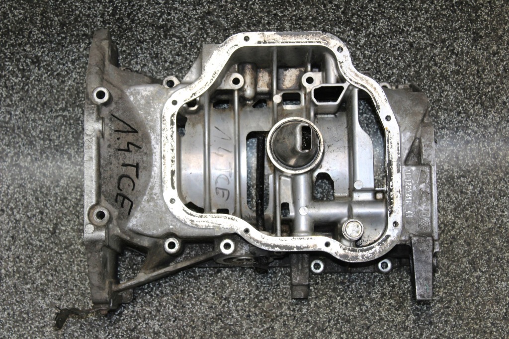 Купить Scenic 3 1.4tce поддон масла верхний 110172481r